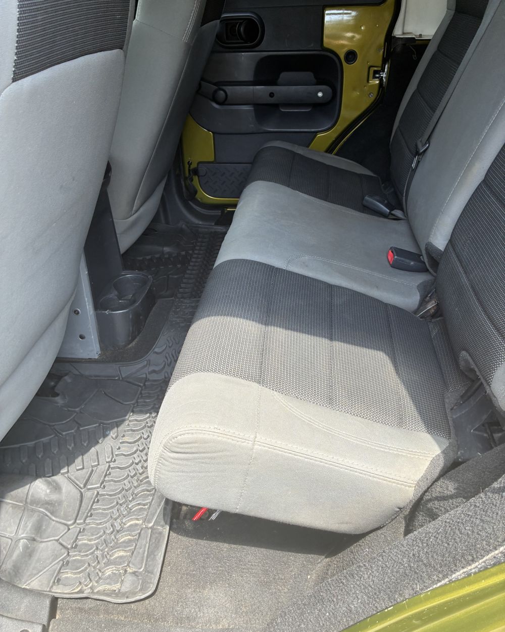 After: Cluttered Jeep rear seat before and after interior detail